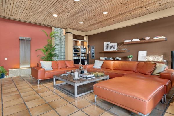 Bioclimatic architect-designed home in dos mares