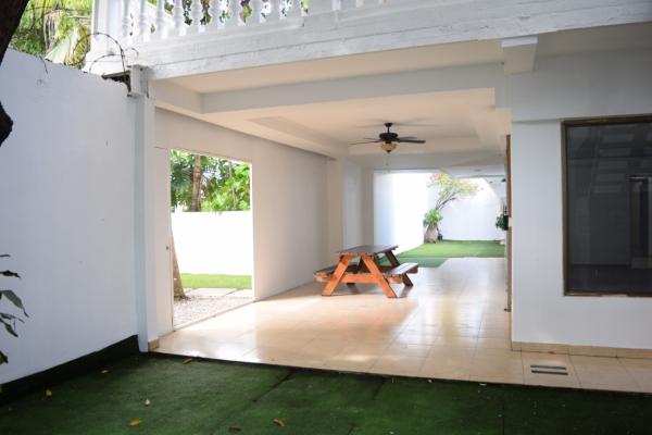 Venta o alquiler de casa comercial en marbella