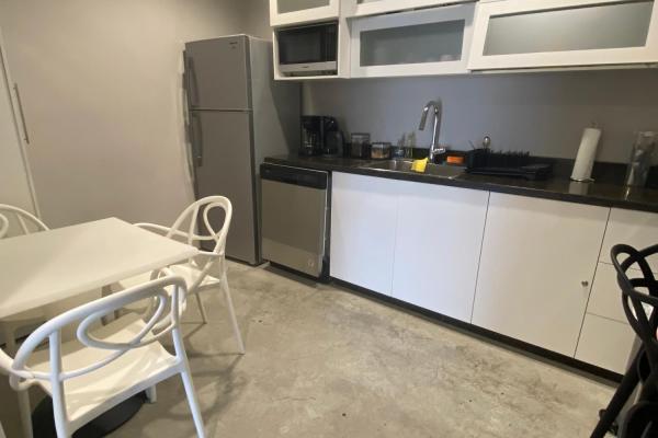 Se vende oficina remodelada en balboa office center