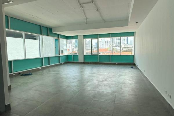 Se alquila oficina amplia y muy bien ubicada