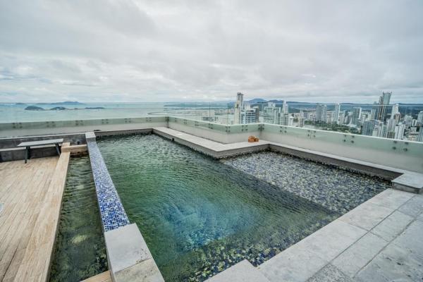 En venta villa sky lujoso penthouse de 4 niveles en q tower punta pacífica
