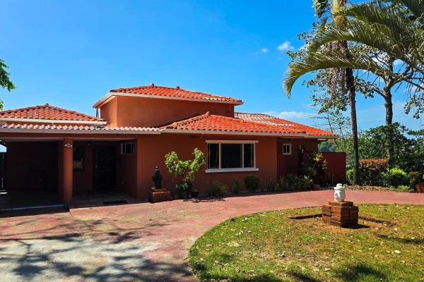 Magnífica casa frente al mar situada en lo alto de un acantilado