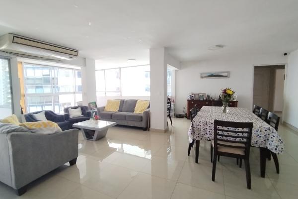 Sale of apartment in las perlas building
