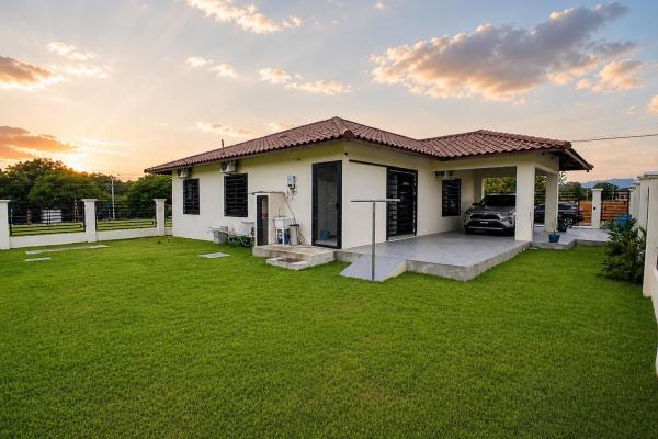 Casa de 3 dormitorios en venta en los algarrobos dolega
