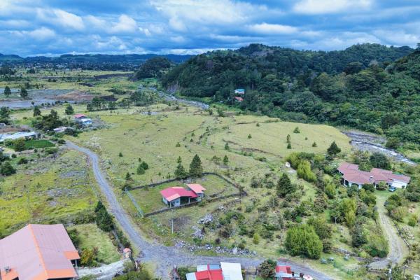 Large residential lot for sale – paso ancho