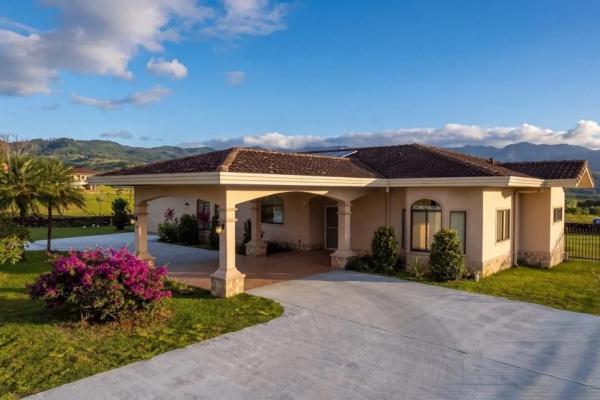 Casa de tres habitaciones en venta en alto boquete