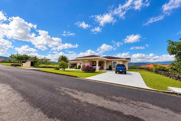 Casa de tres habitaciones en venta en alto boquete
