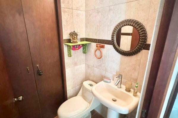 Se vende casa con amplio terreno en coronado, club del golf