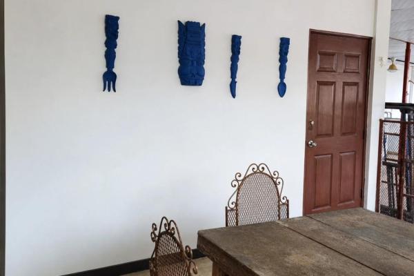 Se vende propiedad de 8 habitaciones con zonificación comercial