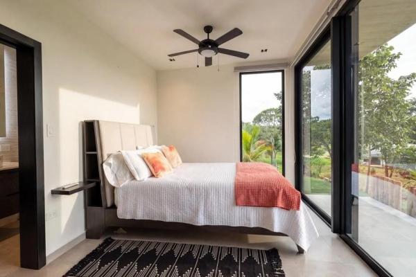 Casa frente a la playa con casita y piscina en hermosa bay