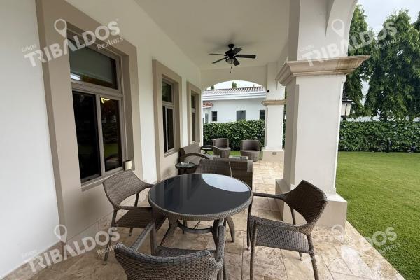 Sale of house in fairway estates, santa maría