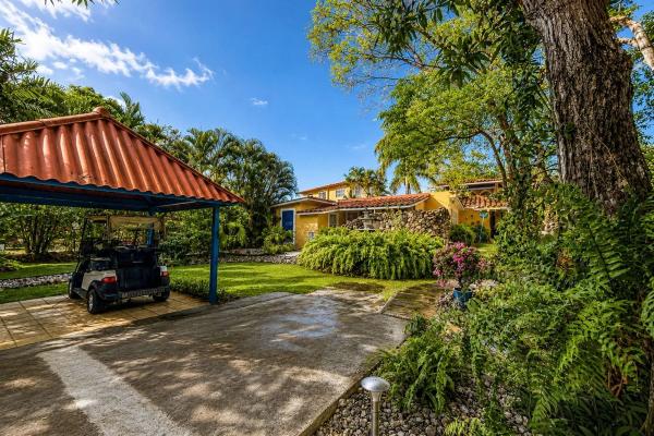 Coronado golf club home with pool