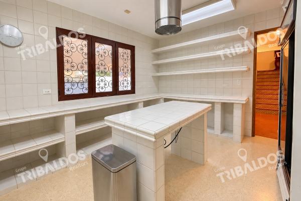 Venta de casa de 2 niveles en altos del golf