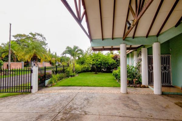 3 bed 3.5 bath home in coronado panama