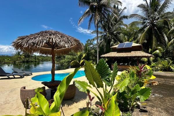 Hermosa villa frente al agua con muelle privado en sunset point, isla colón