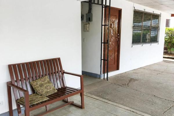 Se vende propiedad de 8 habitaciones con zonificación comercial