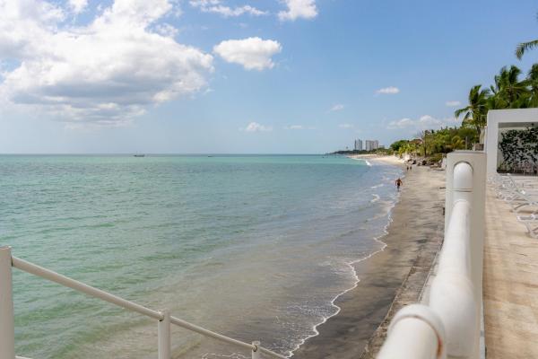 Apartamento de 4 habitaciones frente al mar en farallon