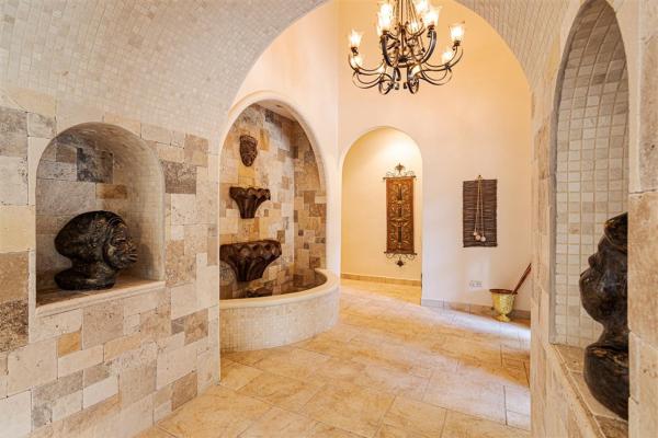 Luxurious estate residence in valle escondido