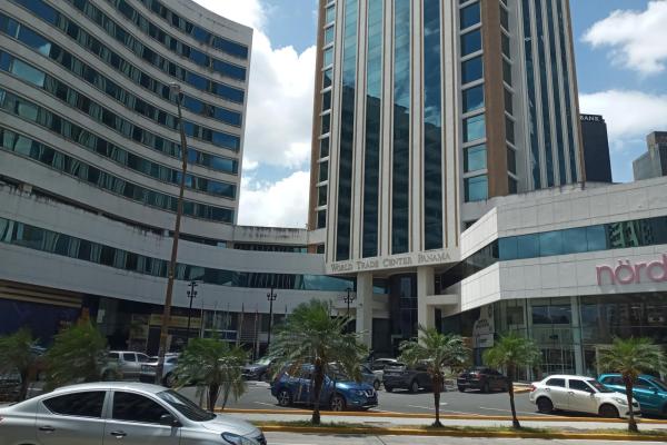 Commercial office for sale at the wtc in marbella.