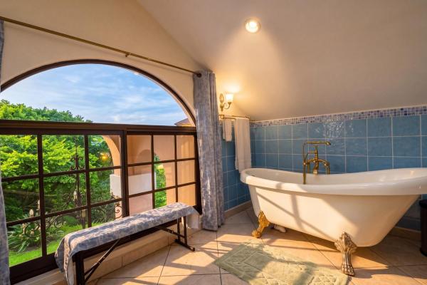 Two villas with 6 bedrooms and mountain views