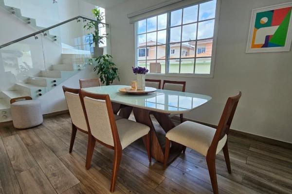 Venta casa unifamiliar de esquina remodelada costa sur