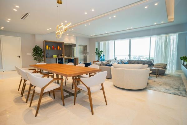 Se vende exclusivo apartamento de 3 habitaciones frente a la isla.