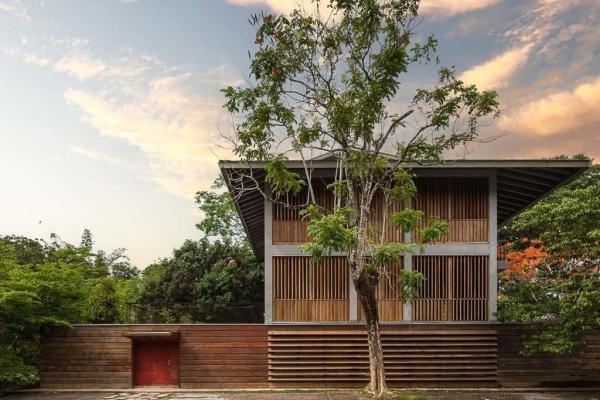 Casa con piscina en la selva tropical panameña en gamboa