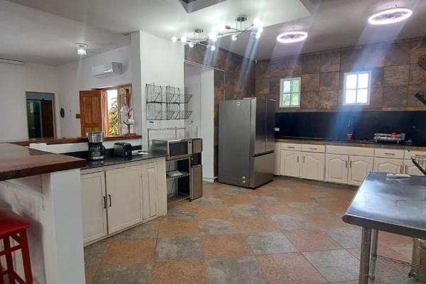 4 bedroom house with private pool and jacuzzi