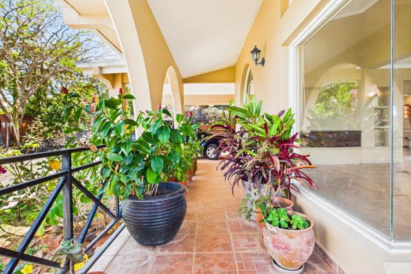 Casa con vistas a la montaña y al océano en venta en sora