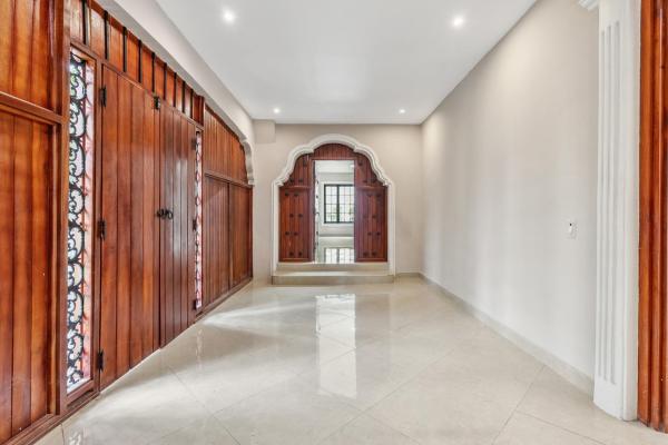 Mansion in golf heights