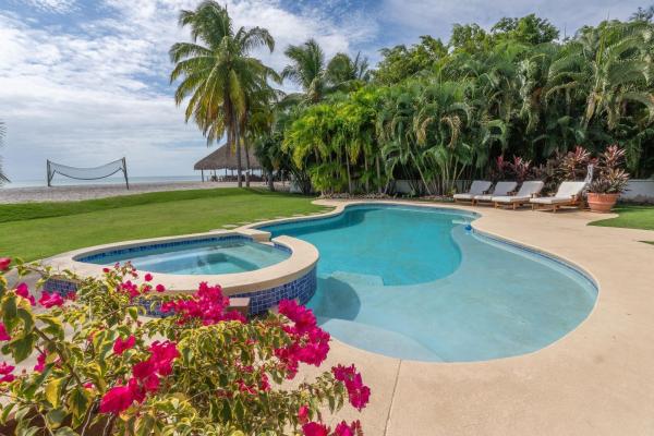 Gorgeous beachfront house for sale in buenaventura