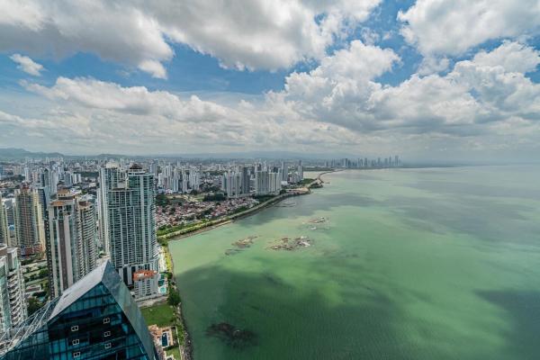 Se vende apartamento espacioso y exclusivo.
