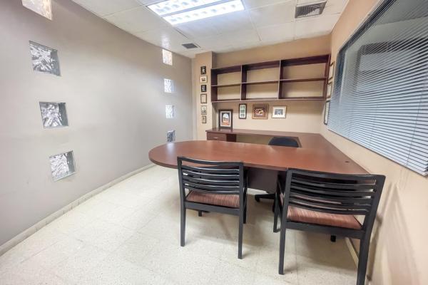 Se vende edificio comercial con galera y oficina