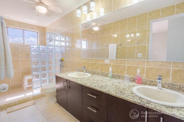 Condominio de lujo frente al mar en boutique biltmore – nueva gorgona
