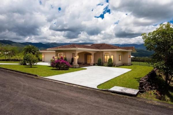 Casa de tres habitaciones en venta en alto boquete