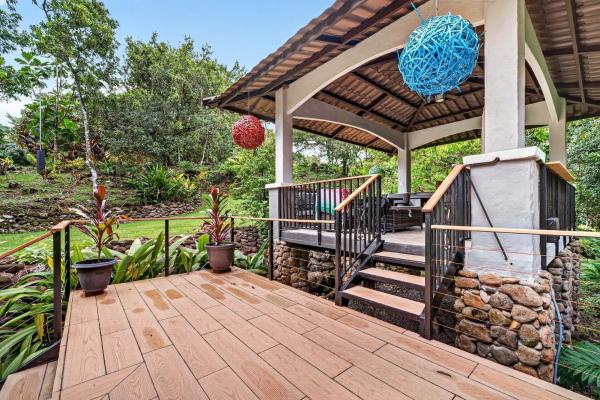 Finca ribereña con dos casas en 3,14 acres.