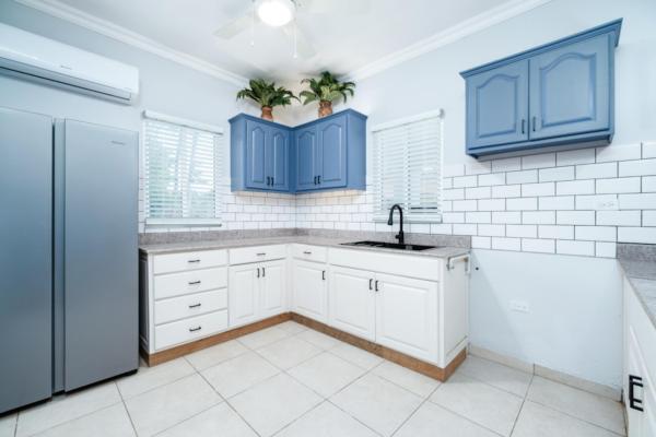 Casa con piscina de agua salada en dolega panamá