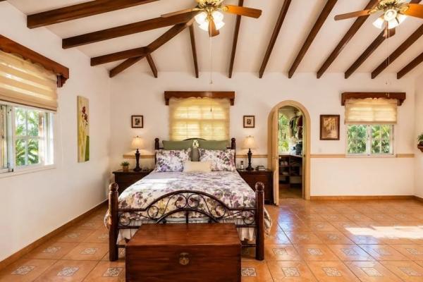Coronado golf club home with pool