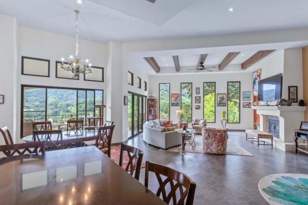 Elegant 4-bedroom furnished estate in boquete
