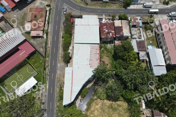 Se vende terreno/galera en parque lefevre