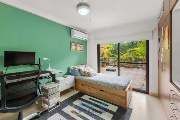 Apartamento con terraza en embassy club courtyard