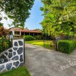 Terreno de 1,556m² en altos del golf con casa colonial para restaurar