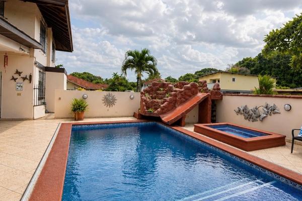 Casa de 5 habitaciones con piscina privada en panamá