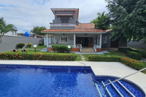 House in coronado with pool and 1000m2 land