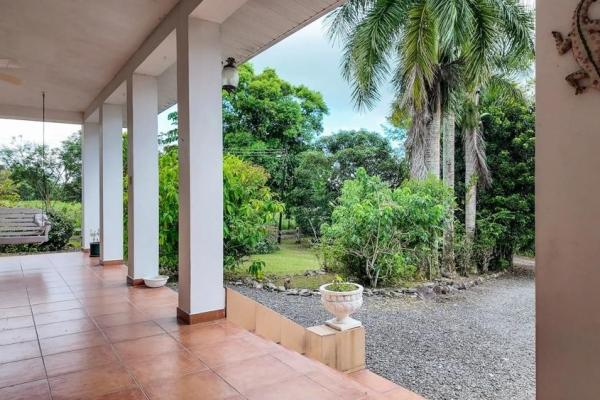 Casa con más de 1 hectárea y dos residencias