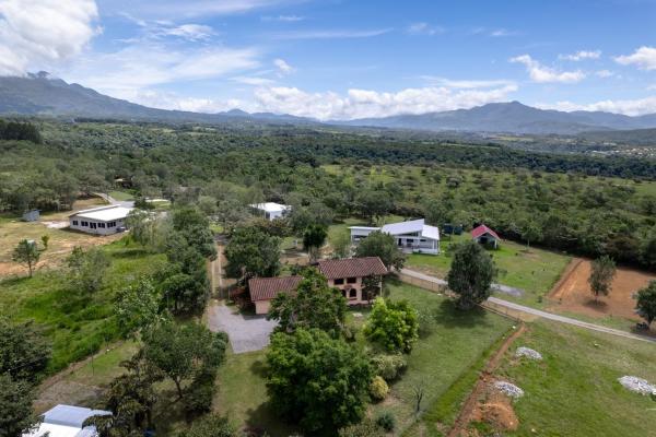 Potrerillos village home with studio apartment
