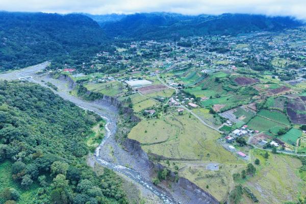 Large residential lot for sale – paso ancho
