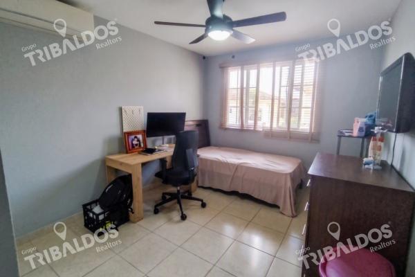 Venta de casa adosada en villa de las azores en villa lucre