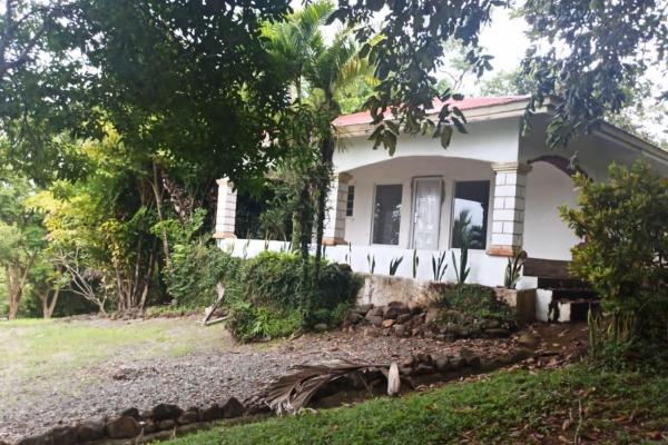 Península with house and ocean access