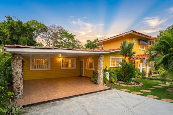 Coronado golf club home with pool